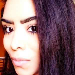 Meet your Posher, Alexia